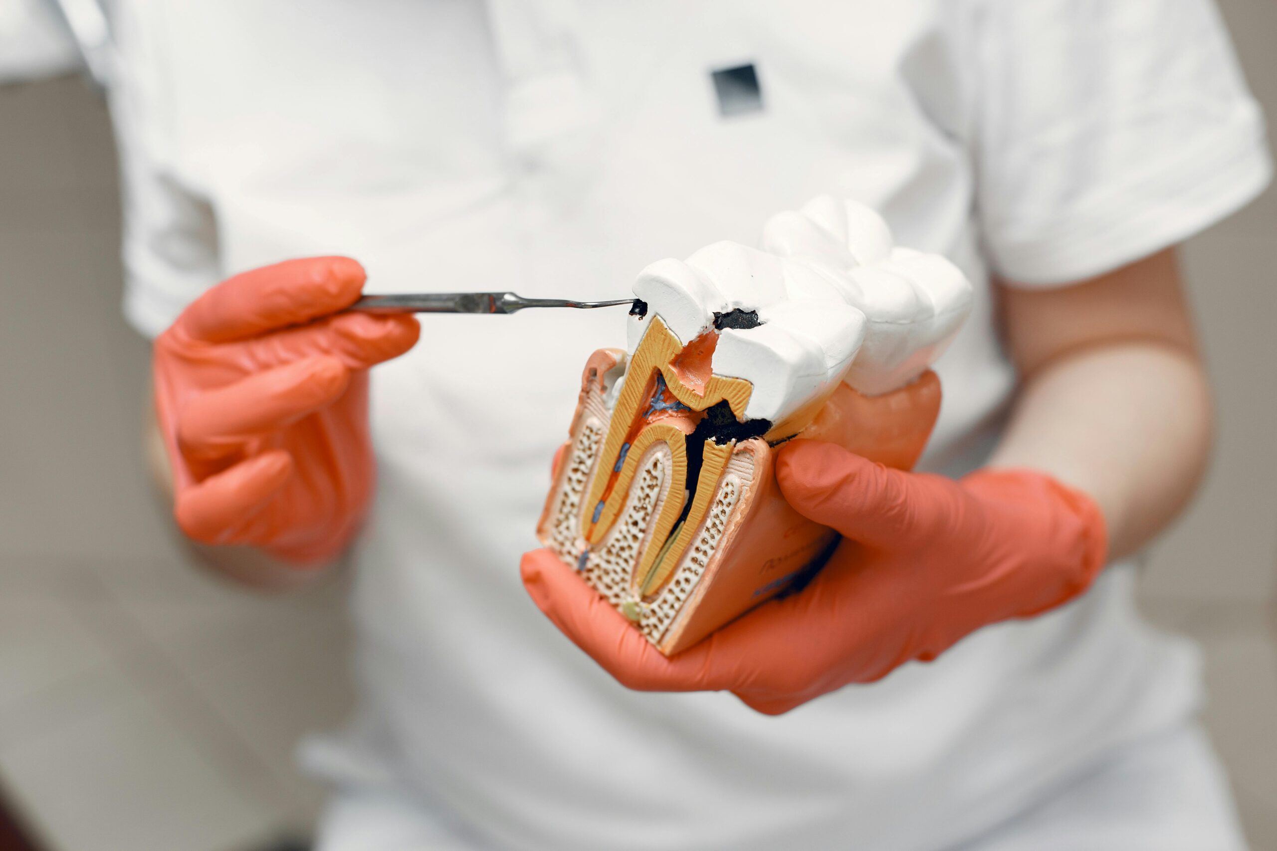 Servicios Paciente recibiendo tratamiento de endodoncia en clínica dental en Zipaquirá