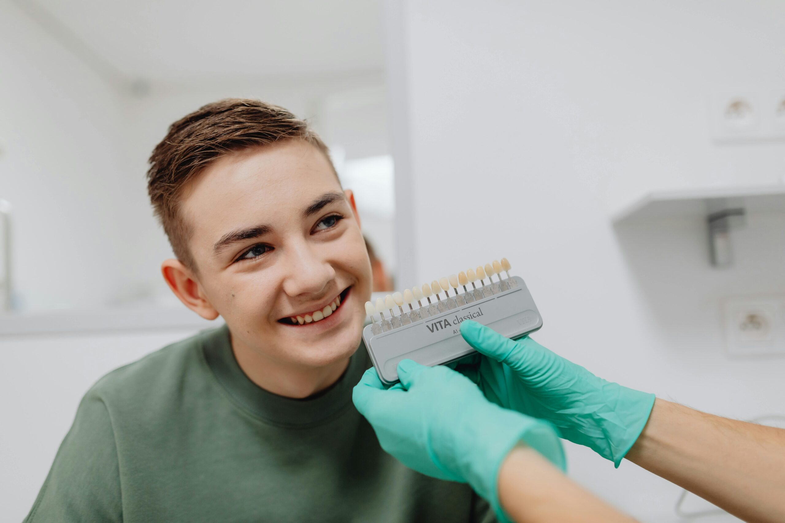 Servicios Aplicación de carillas dentales para corregir imperfecciones en la sonrisa